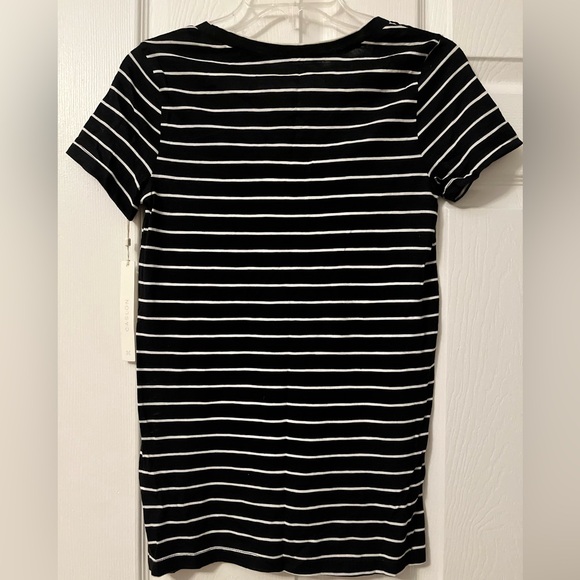 Caslon Black White Julia Stripe Rounded V-Neck T-Shirt NWT Size XS - Picture 3 of 6